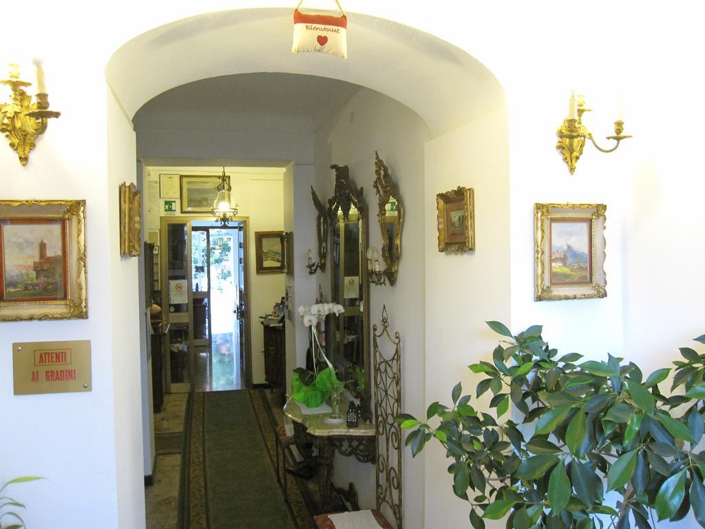 Kristina Hotel *